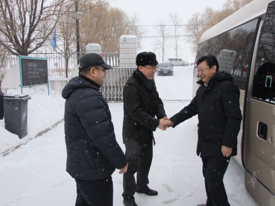 黑河市市委書記秦恩亭春節(jié)前走訪黑河市自來水公司凈水廠 